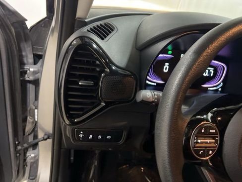 Used 2025 Kia Soul S image 14