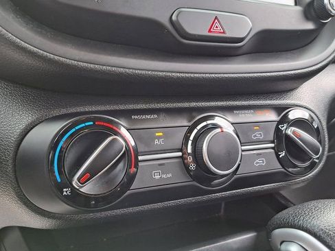 Used 2023 Kia Soul LX w/ LX Technology Package FWD image 15