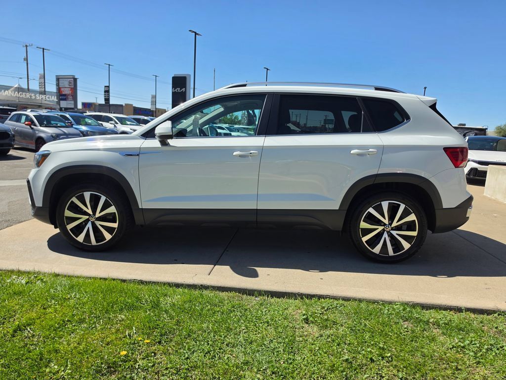 Used 2022 Volkswagen Taos SE AWD/4WD image 8