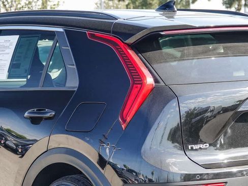 Certified 2024 Kia Niro EX FWD image 5