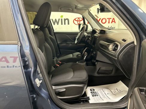 Used 2023 Jeep Renegade Latitude image 13