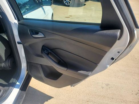 Used 2018 Ford Focus SE FWD image 8