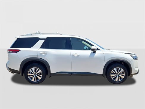 New 2025 Nissan Pathfinder SL image 4