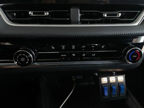 Used 2025 Chevrolet Equinox LT image 40