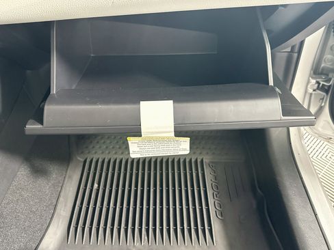 Certified 2025 Toyota Corolla LE FWD image 31