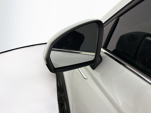 Used 2023 Volkswagen Taos SE w/ Panoramic Sunroof Package FWD image 16