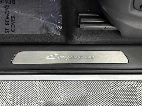 Certified 2025 Porsche Cayenne AWD/4WD image 20