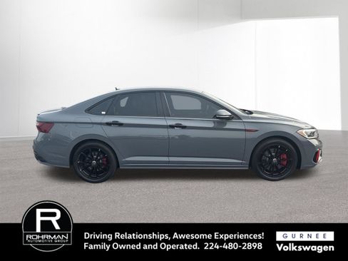 Used 2024 Volkswagen Jetta GLI 40th Anniversary Edition FWD image 9