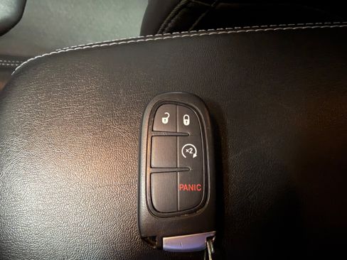 Used 2019 Jeep Cherokee Latitude Plus w/ Cold Weather Group AWD/4WD image 35