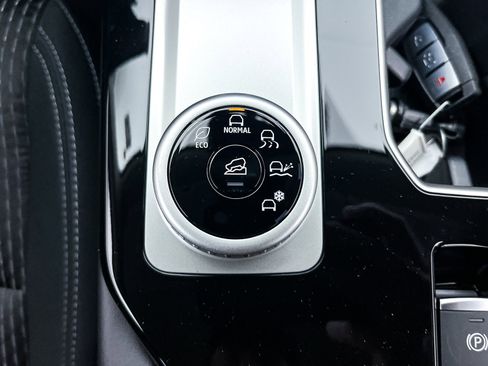 New 2025 Mitsubishi Outlander ES image 19