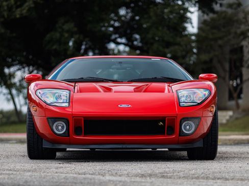 Used 2005 Ford GT RWD image 7
