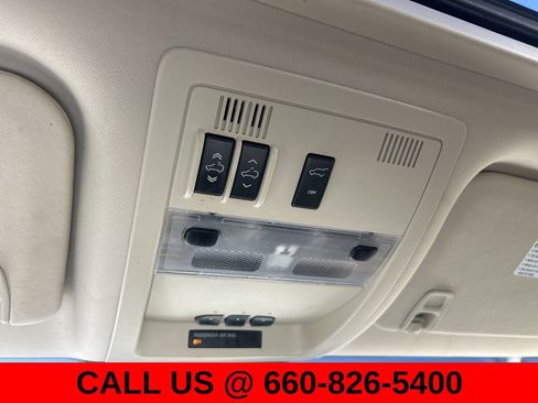 Used 2011 Cadillac Escalade Platinum AWD/4WD image 25