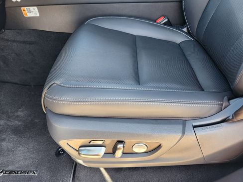 New 2025 Lexus LX 600 4WD w/ Luxury Package image 17