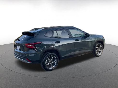 Used 2025 Chevrolet Trax LT w/ LT Convenience Package image 15