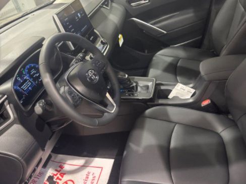 Certified 2026 Toyota Corolla Cross XLE w/ Convenience Package image 46
