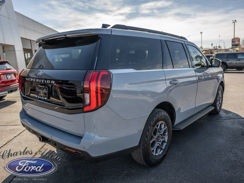 Used 2025 Ford Expedition Active AWD/4WD image 7