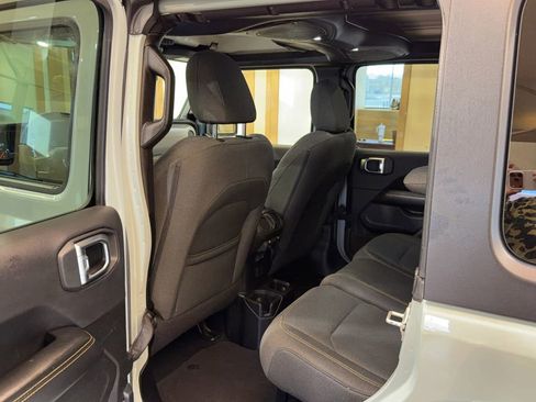 Used 2024 Jeep Wrangler Unlimited Sahara image 16