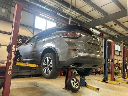 Used 2024 Nissan Murano SV AWD/4WD image 3