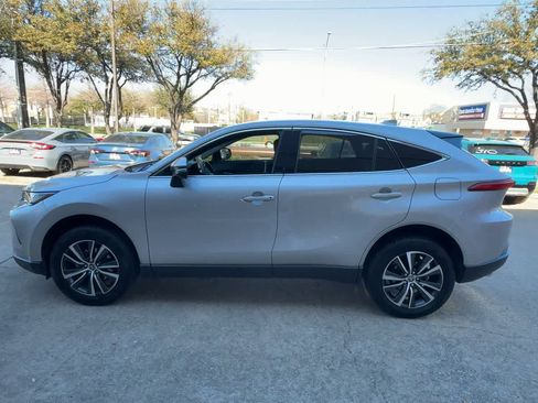 Used 2023 Toyota Venza LE image 5