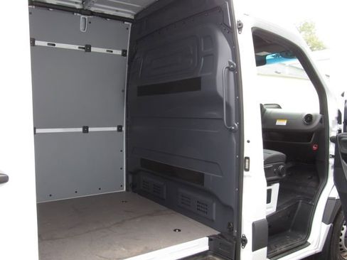 Used 2025 Mercedes-Benz Sprinter 2500 image 18