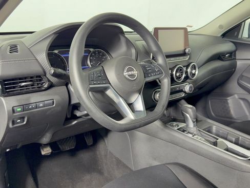 Used 2025 Nissan Sentra SV FWD image 4
