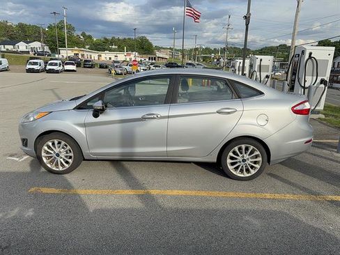 Used 2017 Ford Fiesta Titanium FWD image 2