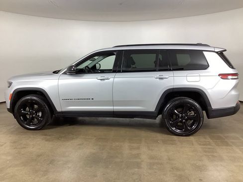 Used 2024 Jeep Grand Cherokee L Limited w/ Black Appearance Package AWD/4WD image 8