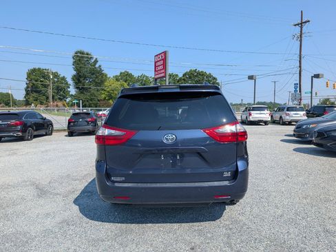 Used 2020 Toyota Sienna XLE Premium AWD/4WD image 8