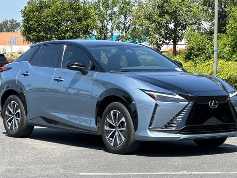 Certified 2023 Lexus RZ 450e Premium w/ Accessory Package (Z1) image 6