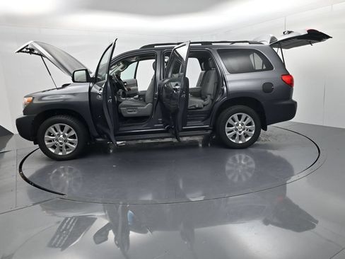 Used 2017 Toyota Sequoia Platinum AWD/4WD image 81