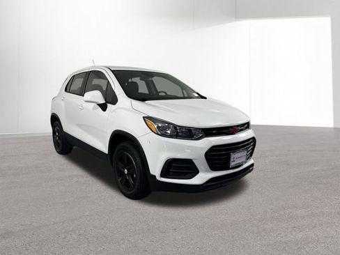 Used 2017 Chevrolet Trax LS AWD/4WD image 3