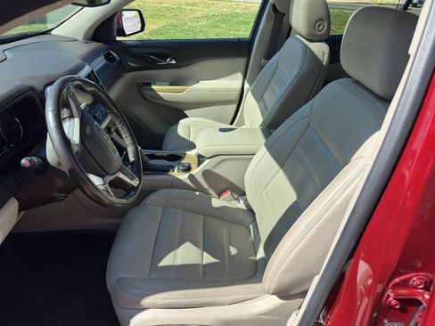 Used 2018 GMC Acadia Denali w/ Technology Package FWD image 19
