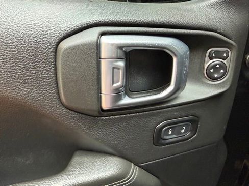 Used 2021 Jeep Wrangler Unlimited Sahara AWD/4WD image 19