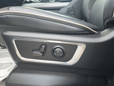 Used 2025 RAM 1500 Laramie image 13