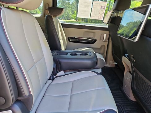 Used 2020 Kia Sedona SX FWD image 17