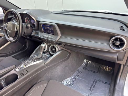 Used 2020 Chevrolet Camaro LT RWD image 13