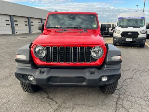 Used 2025 Jeep Wrangler Sport AWD/4WD image 6
