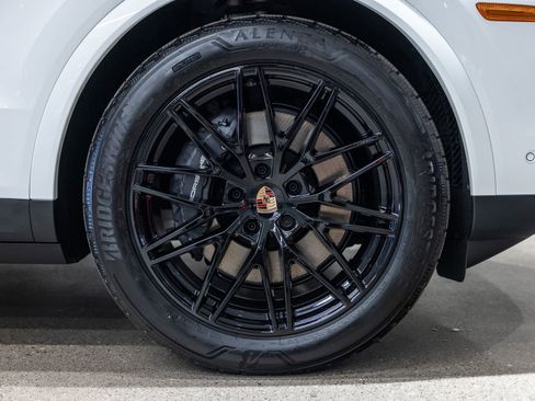 New 2026 Porsche Cayenne AWD/4WD image 19