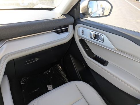 New 2026 Ford Explorer Active w/ Active Comfort Package image 20