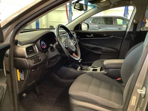 Used 2016 Kia Sorento FWD w/ LX Convenience Package image 9