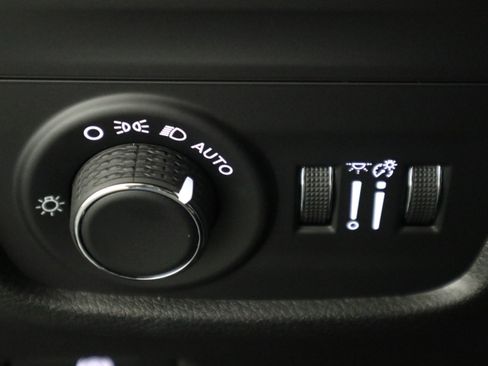 New 2025 Jeep Grand Cherokee L Altitude image 35