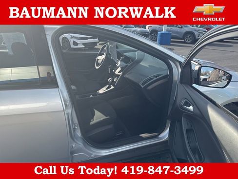 Used 2018 Ford Focus SE FWD image 19