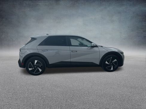 New 2025 Hyundai Ioniq 5 SE image 23