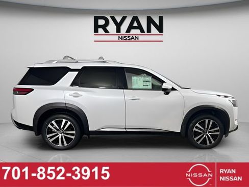 New 2025 Nissan Pathfinder Platinum w/ Cargo Package image 4