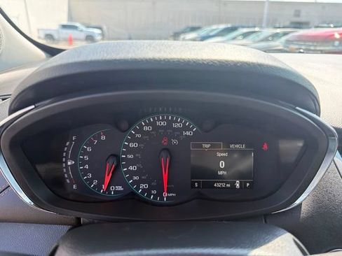 Used 2019 Chevrolet Trax LT w/ LT Convenience Package FWD image 16