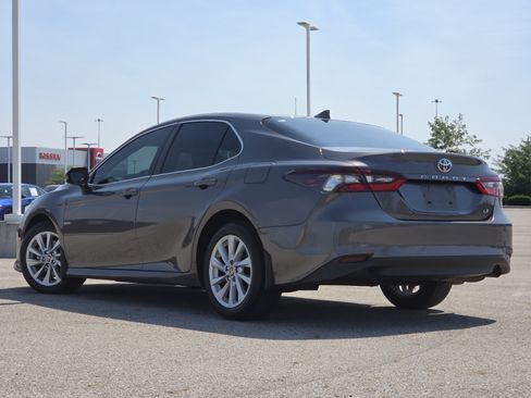 Used 2022 Toyota Camry LE w/ Carpet Mat Package (TMS) FWD image 14