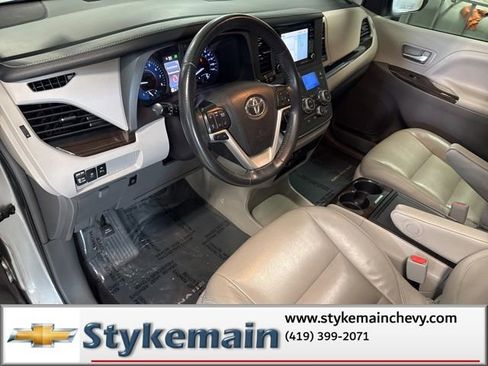 Used 2019 Toyota Sienna XLE w/ XLE Navigation Package image 24