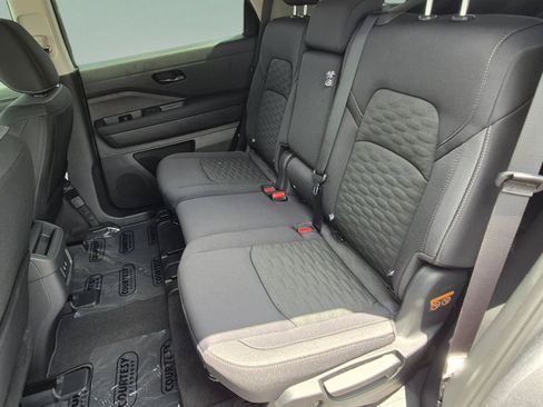 Used 2026 Nissan Pathfinder SV FWD image 19