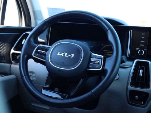 Used 2022 Kia Sorento SX Prestige w/ Panoramic Sunroof Package image 6