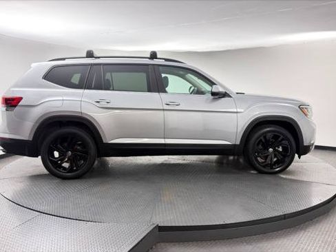 Used 2023 Volkswagen Atlas SE w/ Black Wheel Package FWD image 9